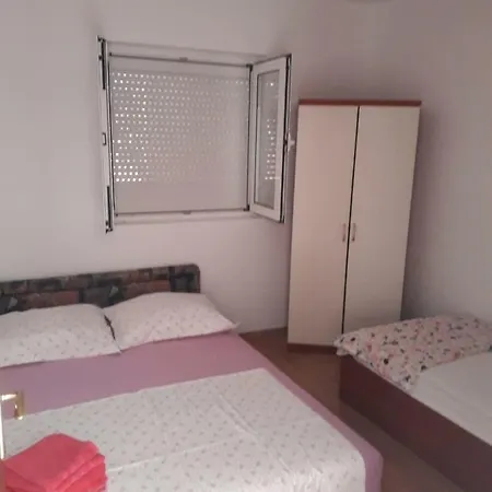 Stipe, Razanj-ljoljinica 107 Apartment *