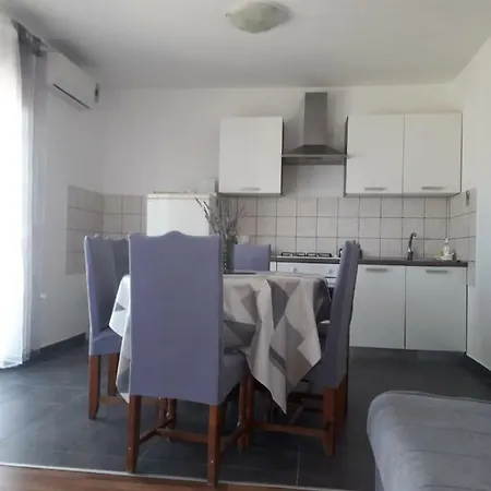 Stipe, Razanj-ljoljinica 107 Apartment